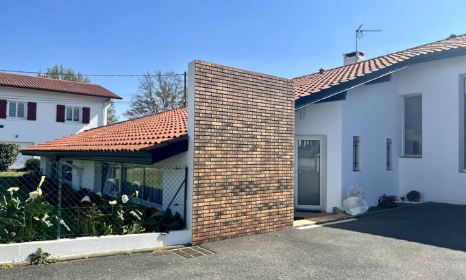 Cambo-les-Bains Apartment | Spacious Ground Floor Apartment in Cambo-les-Bains with Garden, BBQ, and Parking