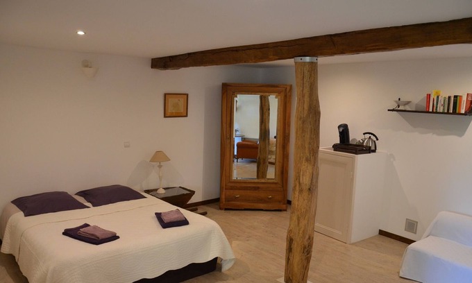 Lardiers Hotel | Spacious guest house in a typical village of the Alpes de Haute Provence.
