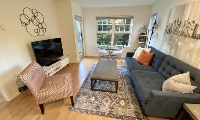 East Side House | Spacious Guest Suite in Mount Pleasant, Vancouver