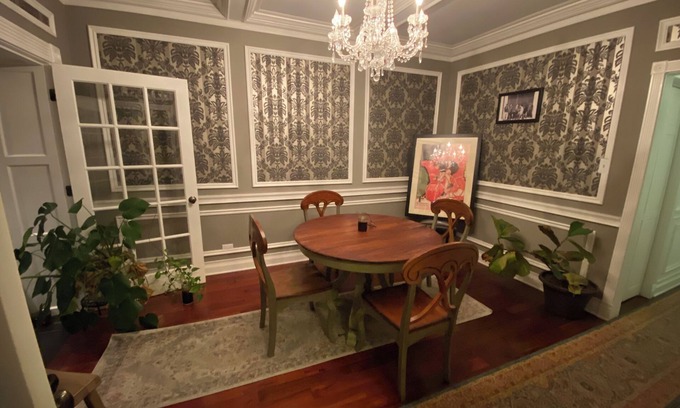 Ravenswood Apartment | Spacious, hip 2-bedroom apartment nestled in scenic Ravenswood Manor/Lincoln Sq.