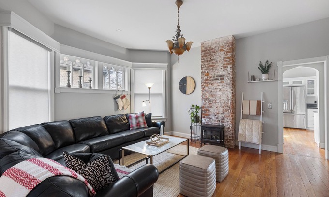 Downtown Omaha House | Spacious Historic Manor W/Modern aesthetics. Best Location: Walk to Blackstone