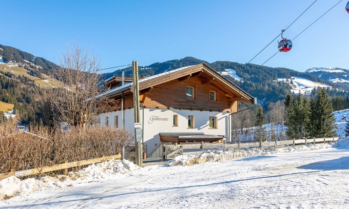 Wildschoenau Apartment | Spacious holiday apartment - ski in/ski out