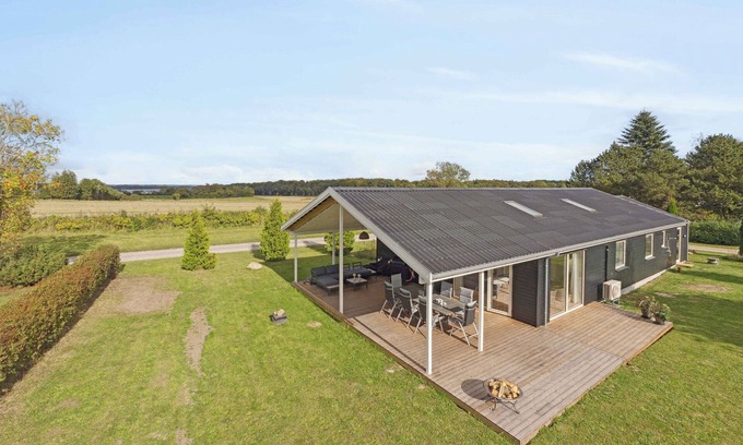 Bog By House | Spacious holiday home on Bogø