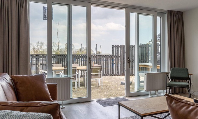 Offingawier House | Spacious holiday home with harbor view