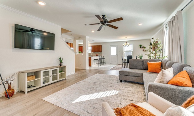 Southside House | Spacious Home 11 Mi to San Antonio River Walk