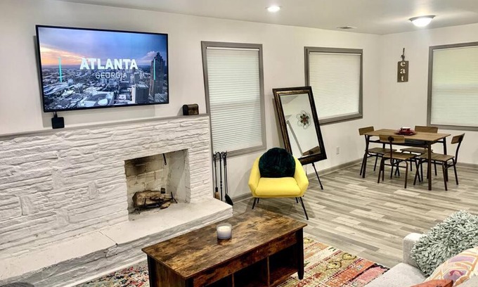 Atlanta House | Spacious Home (3BD/2BA) on a Hill near Dwntwn ATL