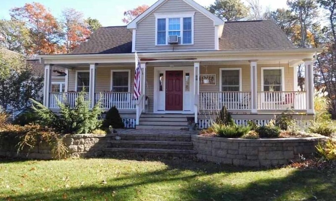 Bass River House | Spacious Home a Short Distance to Parker's River Beach! (1985)