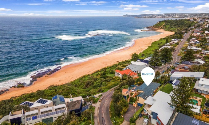 Forresters Beach House | Spacious Home with Ocean Views, Close to Beach