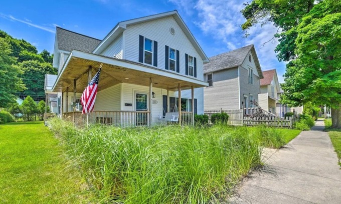Manistee House | Spacious Home near Downtown, River Walk, and Beach