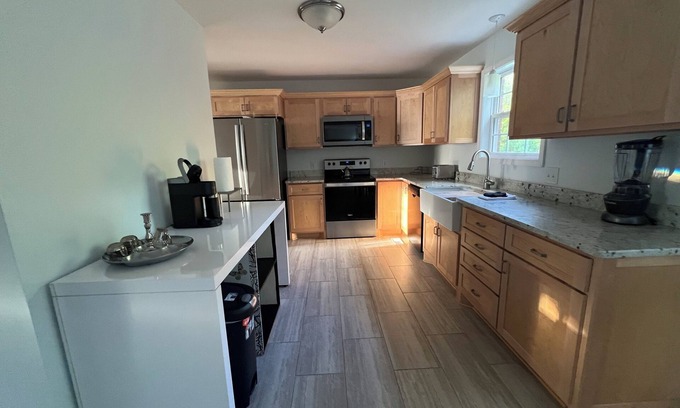 Spring Hill House | Spacious home near grocery store, interstate, etc, but also away from the crowd.