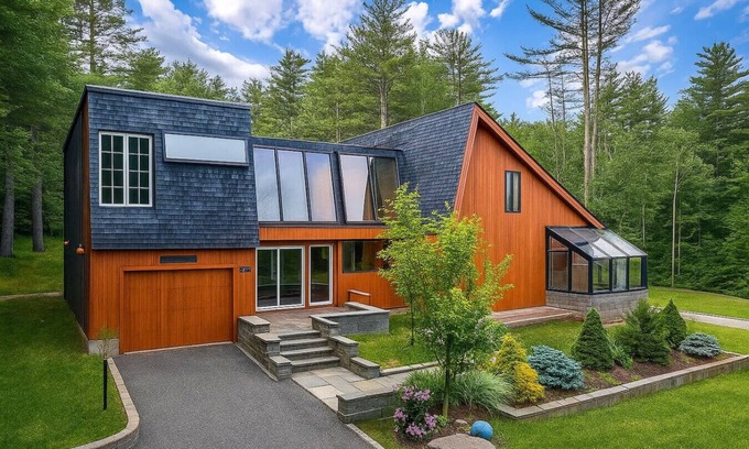 Loch Sheldrake House | Spacious Home: Tennis Court + Firepit | Sleeps 15+