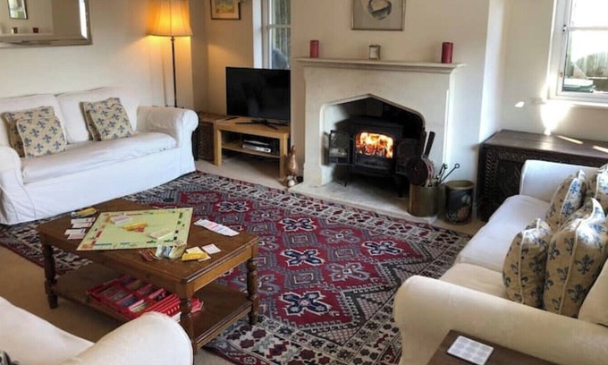Ampney Crucis House | Spacious Home / Views / Games Room / Perfect for Family Gatherings