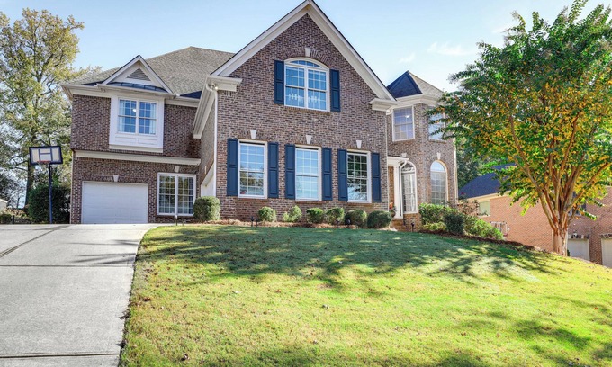 Duluth House | Spacious Home w/Backyard: 3 Mi to Dtwn Duluth!