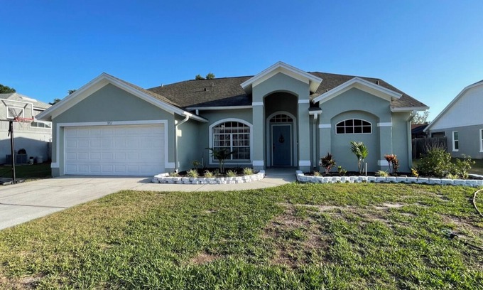 Riverview House | Spacious Home w/Heated Pool Smart TVs- Pool table