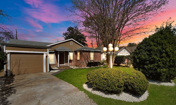 Texas City House | Spacious Home w/King Bed - mid of Kemah and Galveston