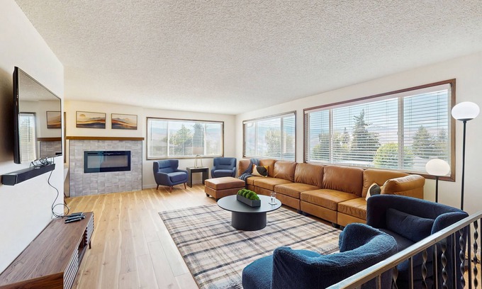 East Wenatchee House | Spacious home w/game room, private hot tub, mountain views, & bbq grill