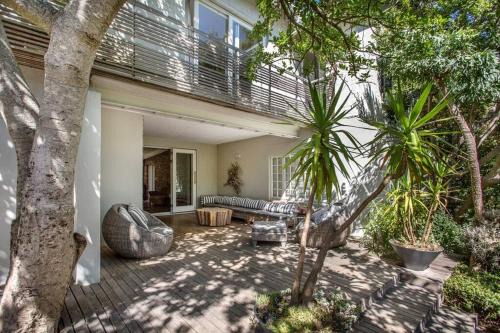 Hout Bay House | Spacious home with beautiful garden and views