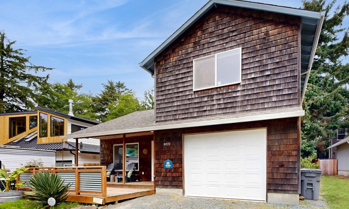 Manzanita House | Spacious home with full kitchen, deck & grill - walk to beach & state park