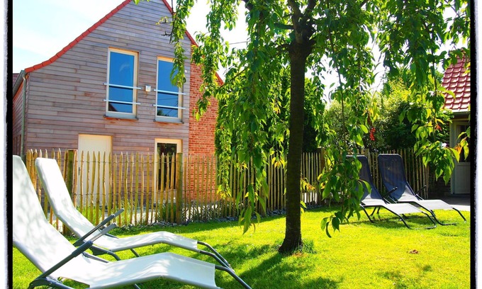 Ellezelles House | Spacious Home with Games