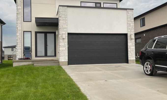 Middlesex Centre House | Spacious Home with modern style