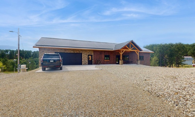 Deadwood House | Spacious home with private hot tub, secluded, free WiFi