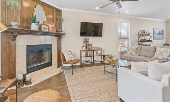 Salado House | Spacious House in Quaint Village