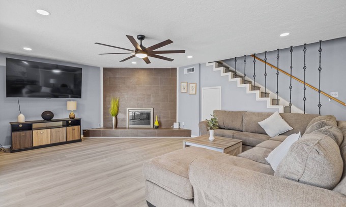 Briarforest House | Spacious House near Chinatown & City Centre Houston