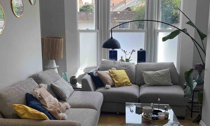Brondesbury Park House | Spacious house with great transport links, close to many shops and restaurants