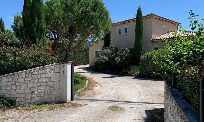 Vesseaux House | Spacious house with pool and garden ideal for family holidays