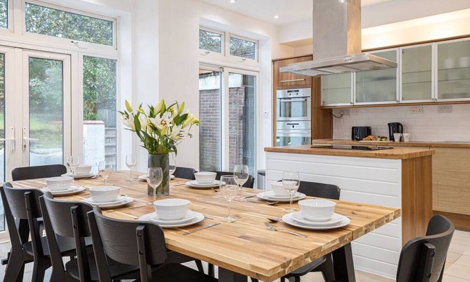 Manchester House | Spacious House With Parking Near Heaton Park