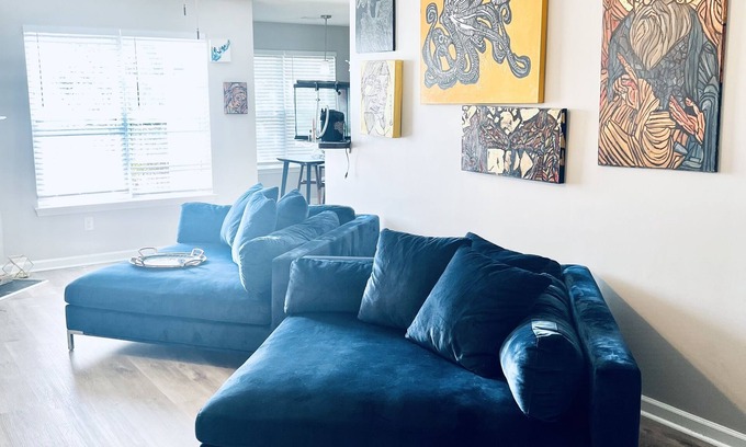 Snellville House | Spacious house with an artsy flair