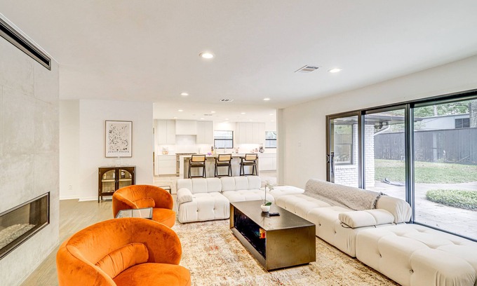 The Villages House | Spacious Houston Home w/Pool - Near The Galleria!