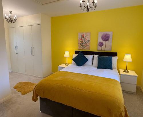 Bedford House | Spacious I Off Street Parking I Families & Contractors