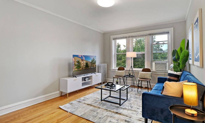 Irving Park Apartment | Spacious & Inviting 1BR Apt in Chicago