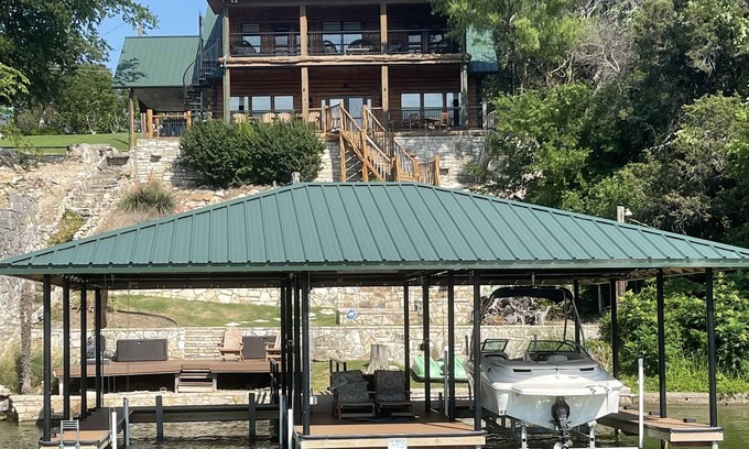 Granbury Cabin | Spacious lake front cabin with boat dock and panoramic lake view!