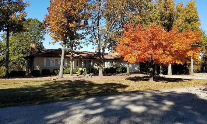 Mountain Home House | Spacious Lake House with View of Norfork Lake