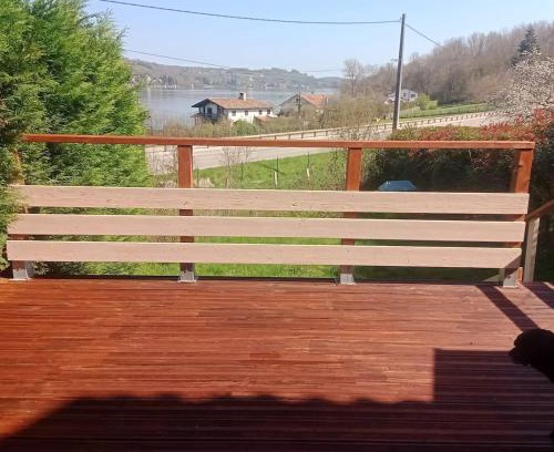 Bilieu House | Spacious lake house