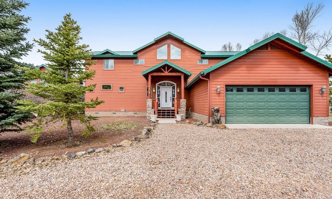 Pinetop-Lakeside House | Spacious lakefront home with deck & W/D