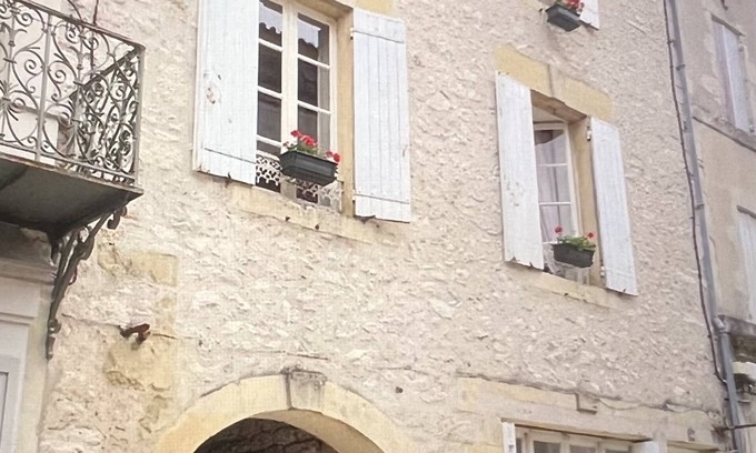 Monflanquin House | Spacious, light & airy, Romantic village home set off Monflanquin Village Square