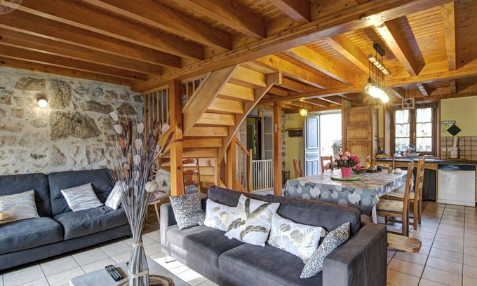 Perigneux Cottage | Spacious lodging for 6, nature, pets welcome