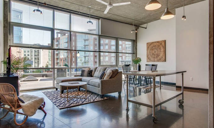 The Gulch Apartment | Spacious Loft Near Broadway!