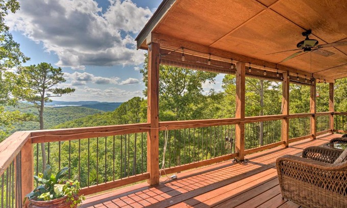 Eureka Springs House | Spacious Log Cabin with Fire Pit and Game Room!