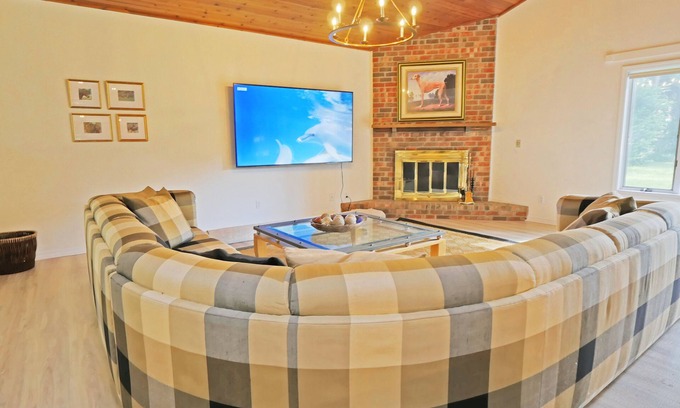 Fellowship House | Spacious & Lovely 4-BR Home Minutes to WEC, HITS