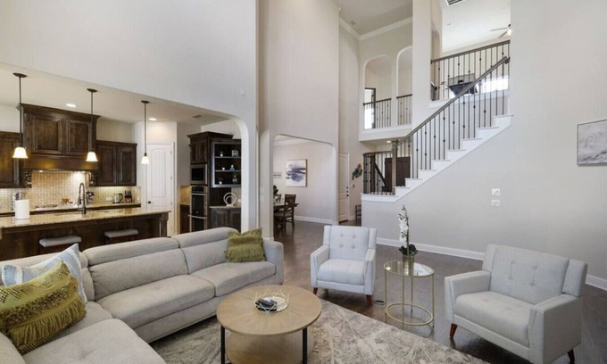Frisco House | Spacious & Luxe, 5 Star Neighborhood, Movie Theatr