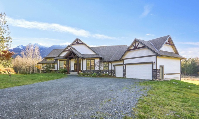 Sardis Cabin | Spacious Luxurious Lodge. Hot Tub, Sauna, Media Room, Pool Table, Fabulous views
