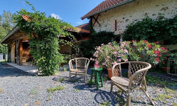 Chalmoux House | Spacious luxury farmhouse