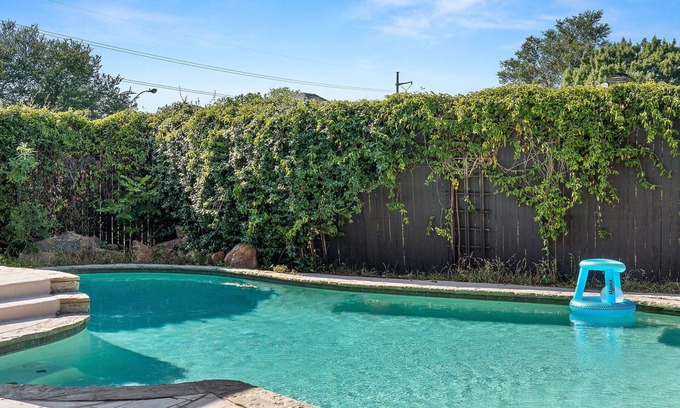 Lake Highlands House | Spacious Luxury Home with Heated Pool & Pool Table
