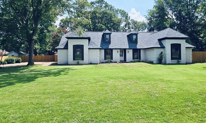 Southwind House | Spacious Memphis Stay w/Foosball Table, Games & Movie Nights