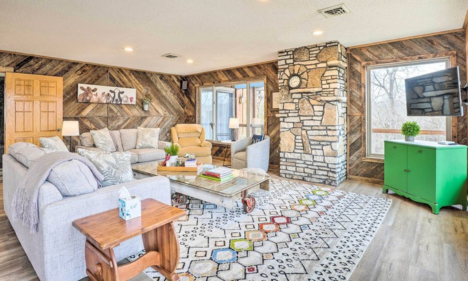 Eagle Rock House | Spacious Missouri Escape w/ Private Dock
