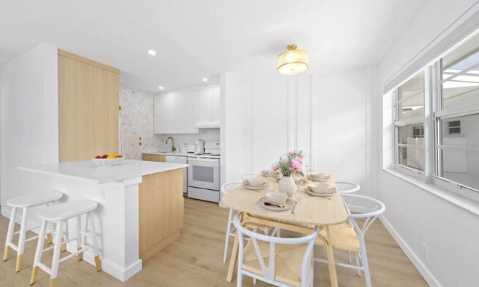 Mango Groves Apartment | Spacious & Modern 2BR 1BA Near the beach - Villa 1